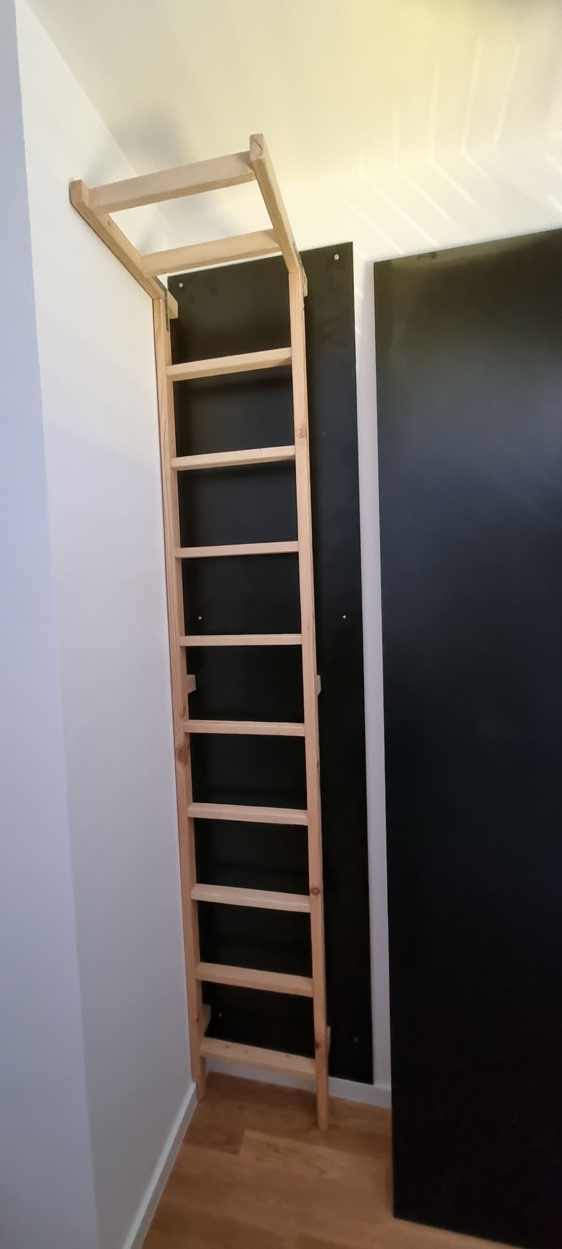 Drvene gimnastičke ljestve u dječjoj sobi