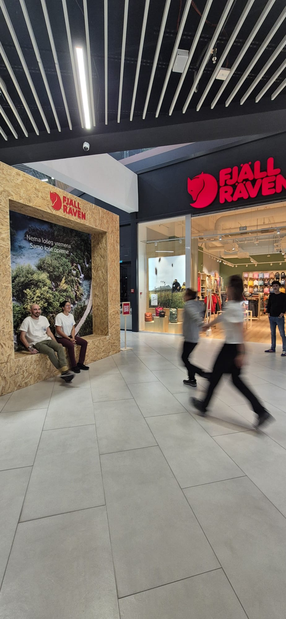 Fjällräven brendirana instalacija u prodajnom centru