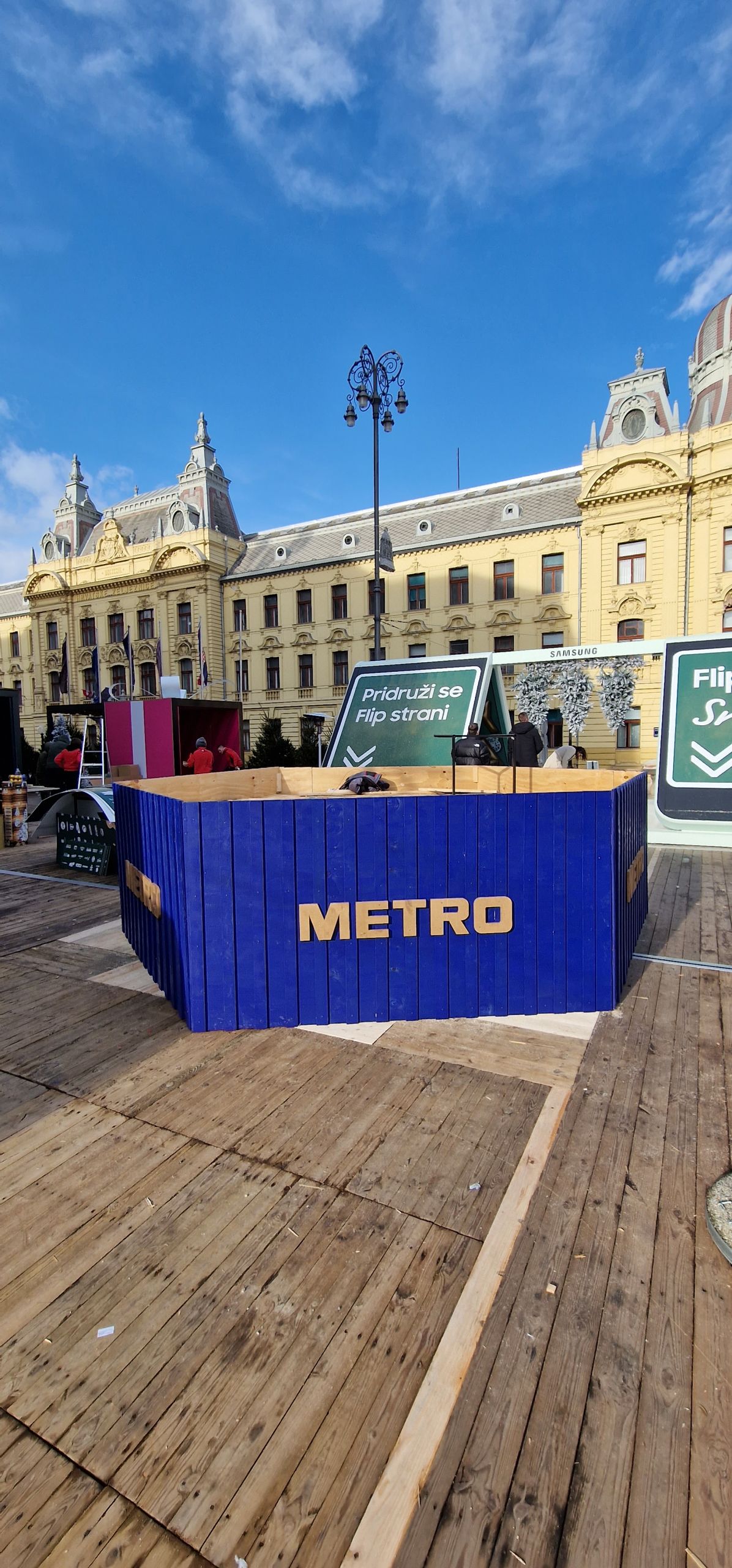 Metro event pult na gradskom trgu